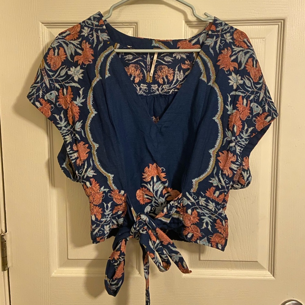 Free People Cropped Embroidered V-Neck Tie Waist Linen Blouse Size Medium